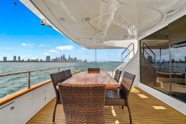 85ft Azimut Del Mar cabin view